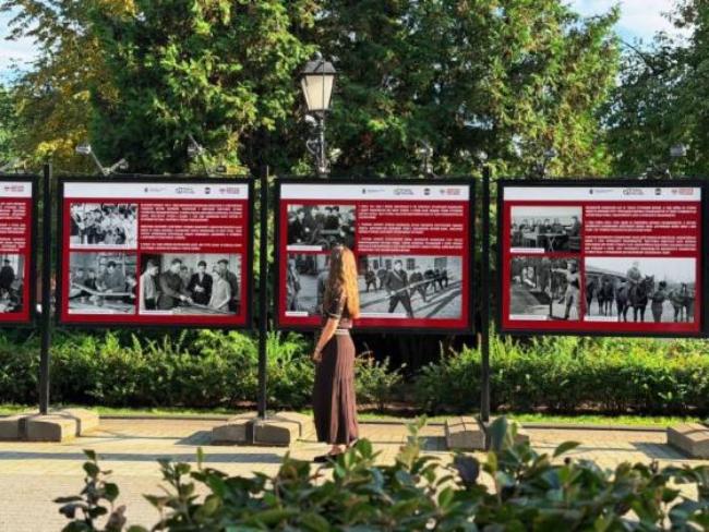 В саду «Эрмитаж» открылась новая фотовыставка «100 лет ДОСААФ России»